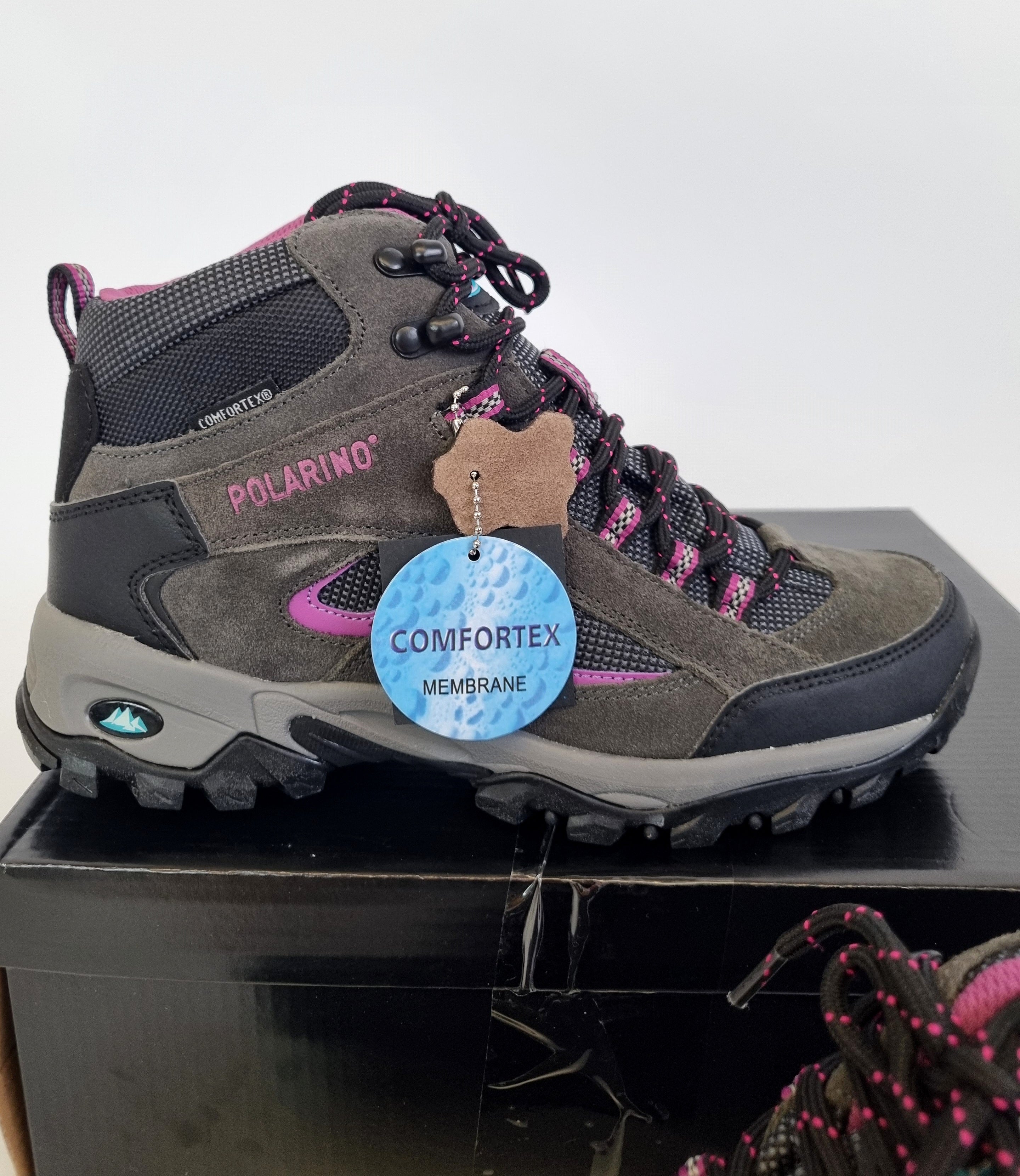 Unisex trekking boots by Polarino