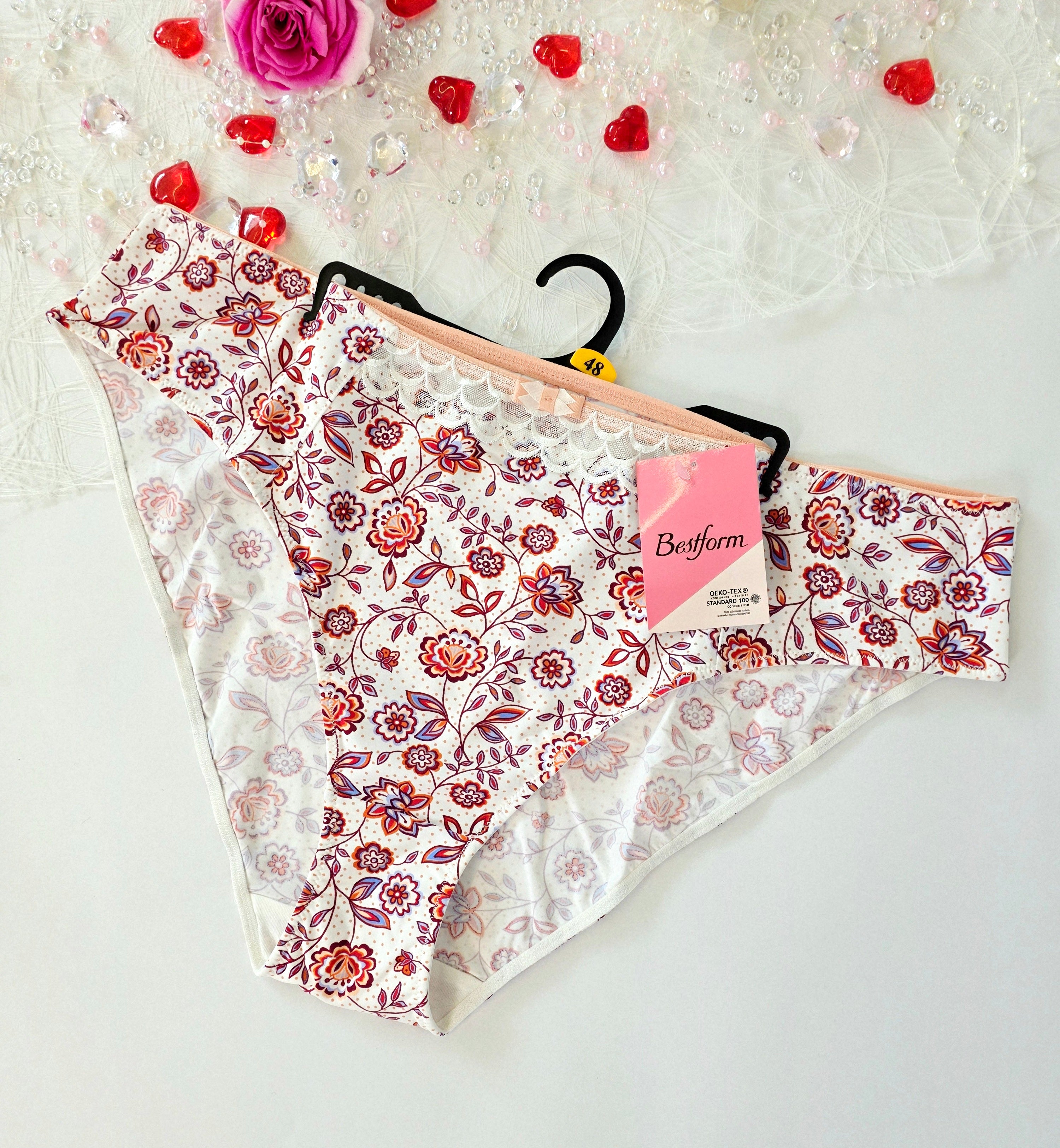 Mix of Women’s Lingerie by Bestform 50% Bras / 50% Slips