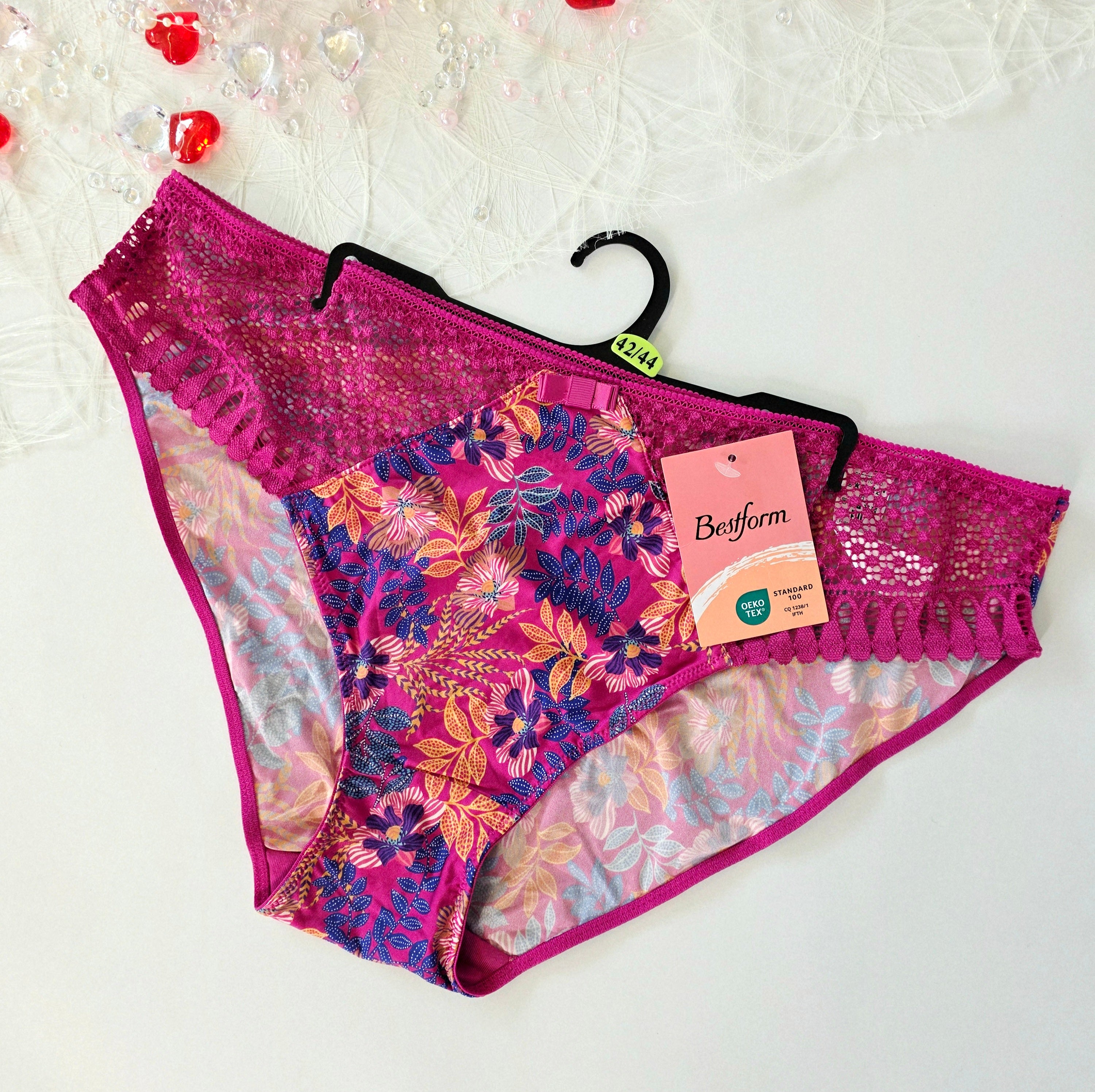 Mix of Women’s Lingerie by Bestform 50% Bras / 50% Slips