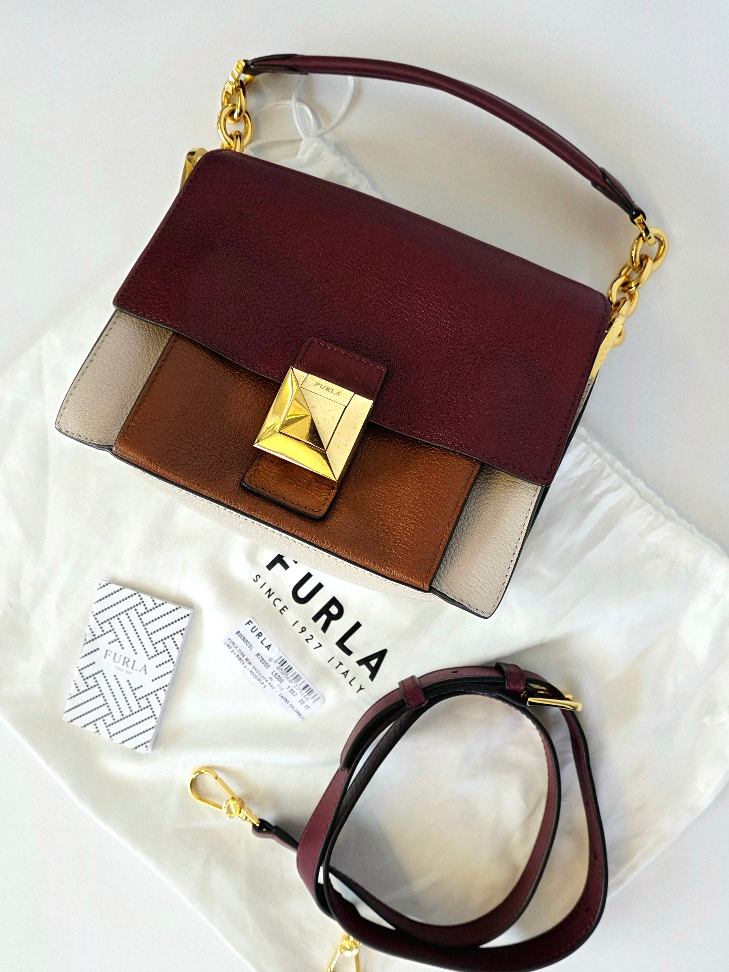 Mix of branded bags by Karl Lagerfeld, Love Moschino, Guess, Calvin Klein, Tommy Hilfiger and more.