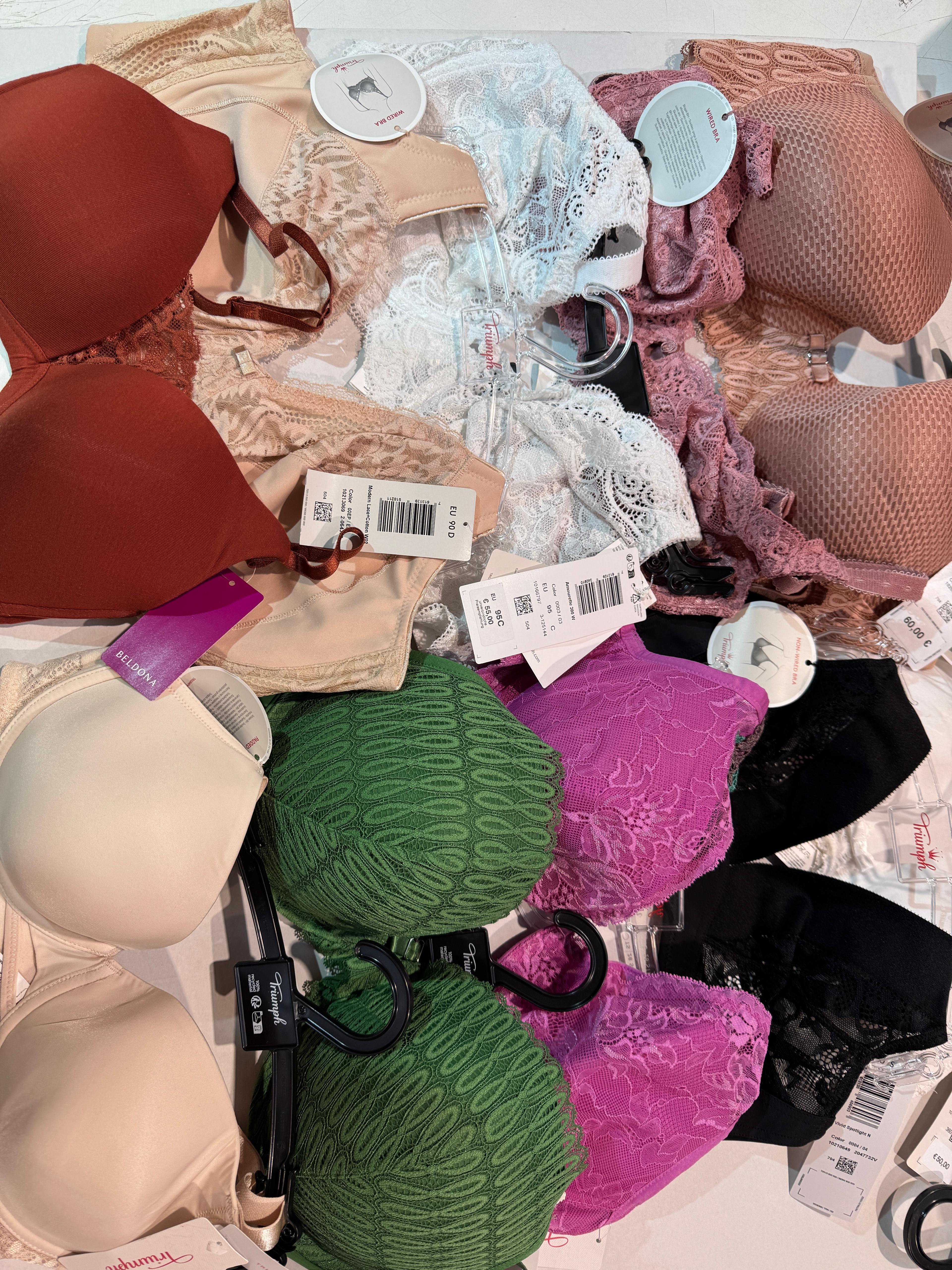 Mix Triumph 70% Bras  / 30% Slips Women’s Lingerie BIG Lot